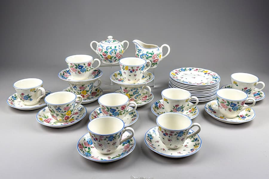Englisches Porzellan Set Hazelbury, 25-teilig